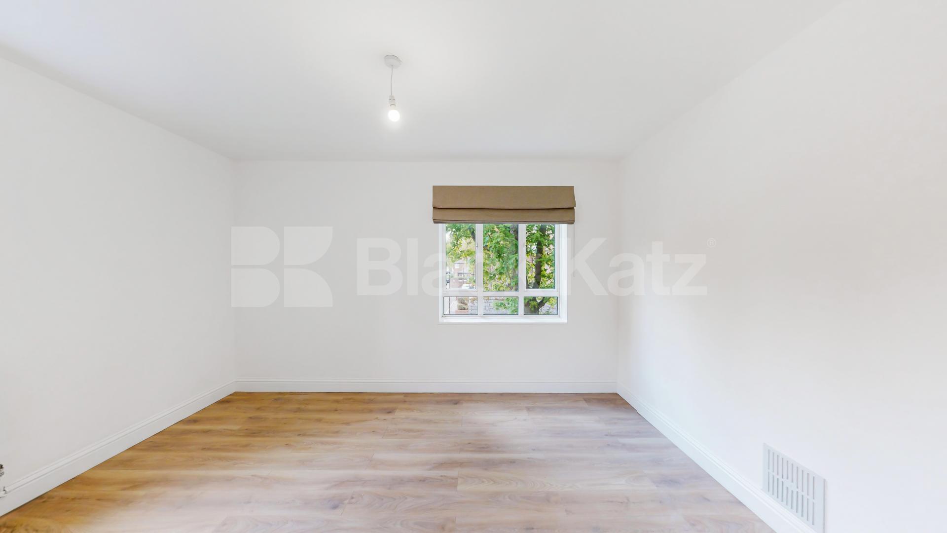 Newly refurbished three double bed flat in the heart of St Johns Wood St Johns Wood Road, St Johns Wood